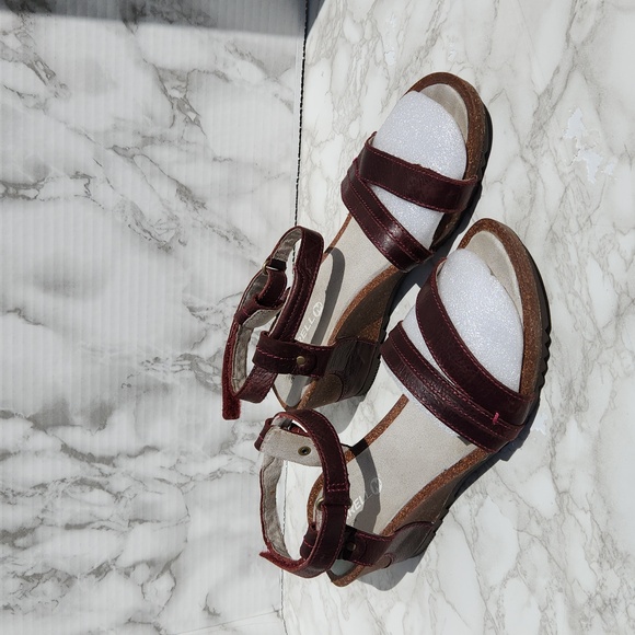 Merrell REVALLI AURA Deep Purple Strappy Wedge Leather Sandal (8) - Picture 3 of 14